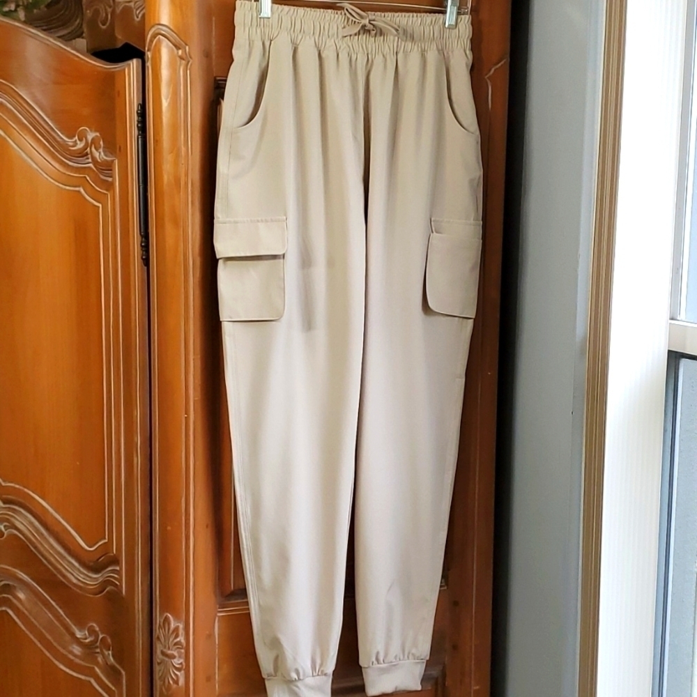 Ci sono, Khaki joggers, size small,  4 pockets cuff. Excellent condition size sm